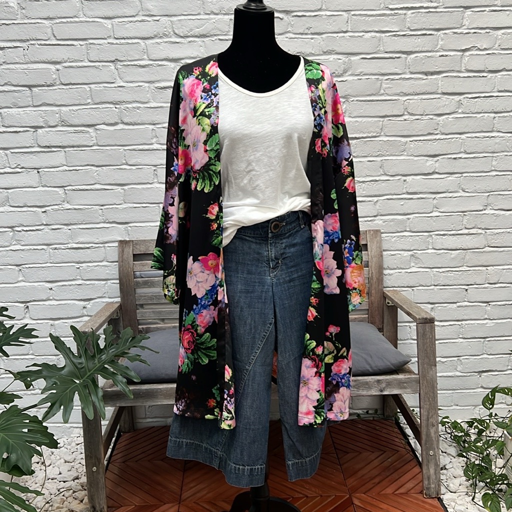 Beautiful Boho Satiny Floral Kimono, Os